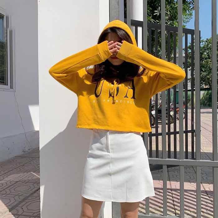 Kết hợp cùng chân váy ngắn cute