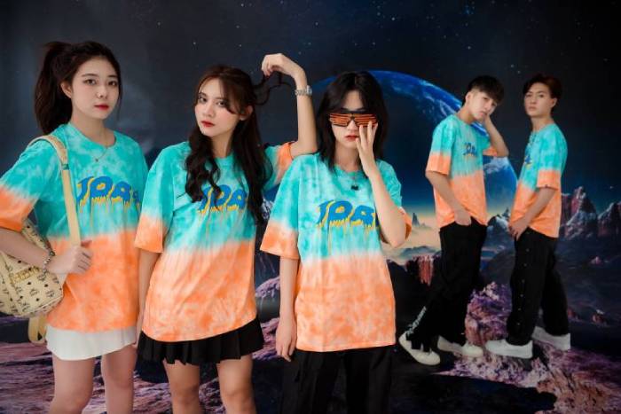mẫu áo lớp Ombre màu xanh cam nổi bật, hình in đơn giản
