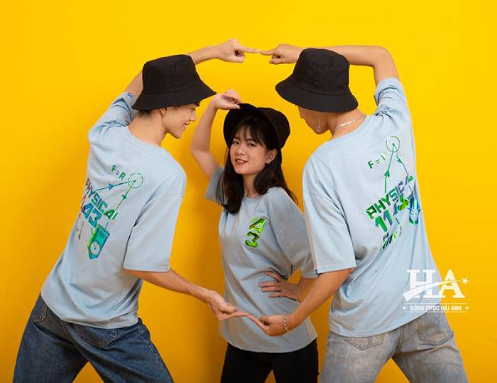 Áo đồng phục lớp hologram với hình in tạo chiều sâu cuốn hút