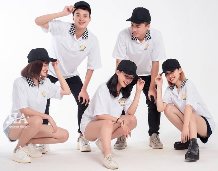 Mẫu áo lớp kết hợp cổ kẻ caro độc lạ, ấn tượng