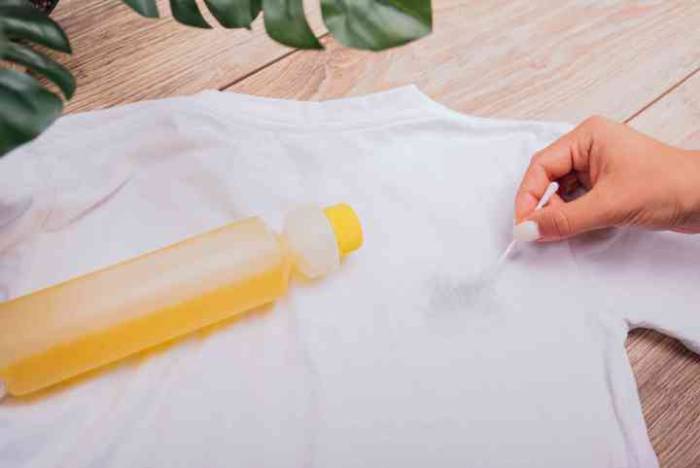 Tẩy hình in trên áo bằng dầu ăn