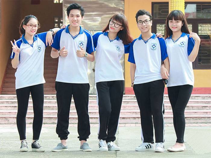 Phối cùng quần kaki thanh lịch