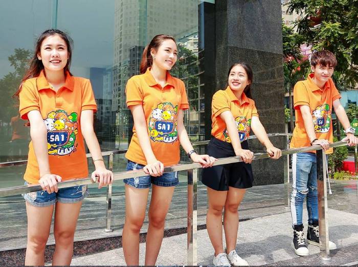 Kết hợp cùng quần short jeans trẻ trung, năng động