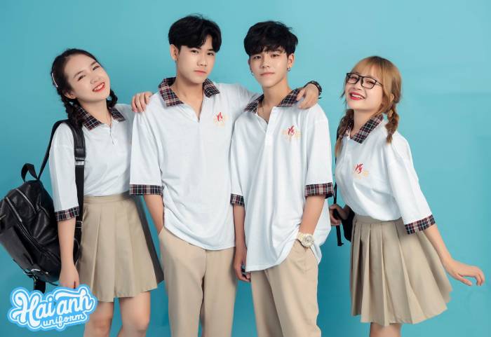 Áo lớp poka phối cổ và tay áo kẻ caro dễ thương