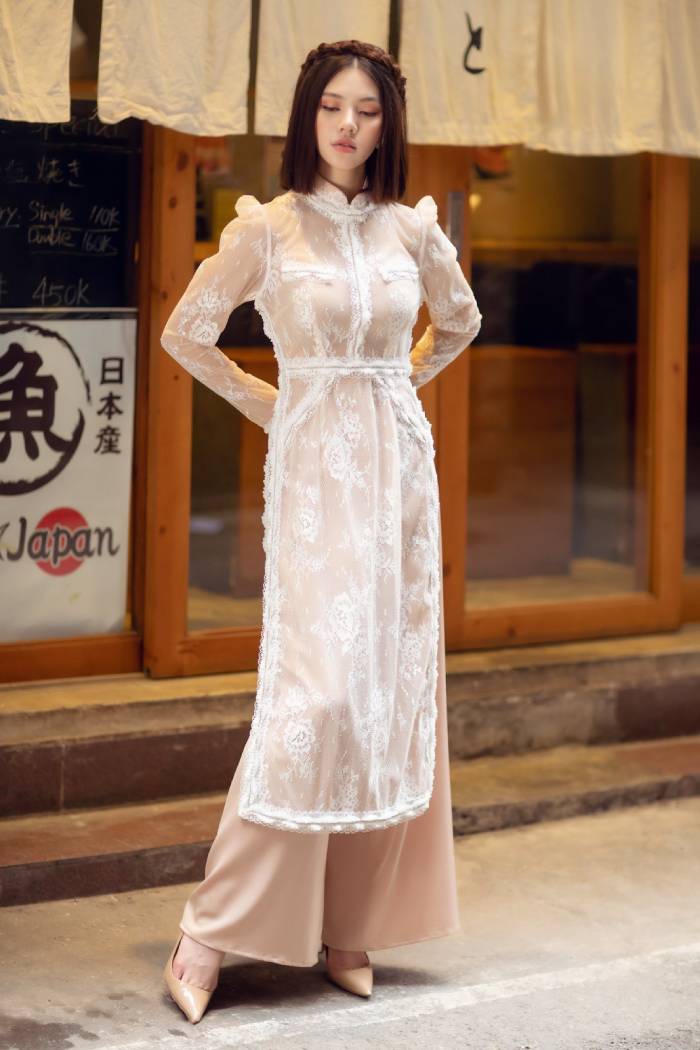 Mẫu áo dài ren mềm mại và đầy ngẫu hứng