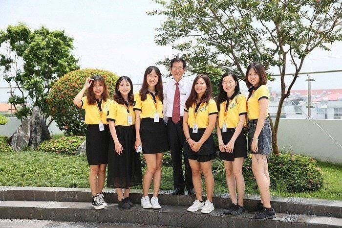 Mẫu áo thun đồng phục thiết kế đơn giản về phối đồ