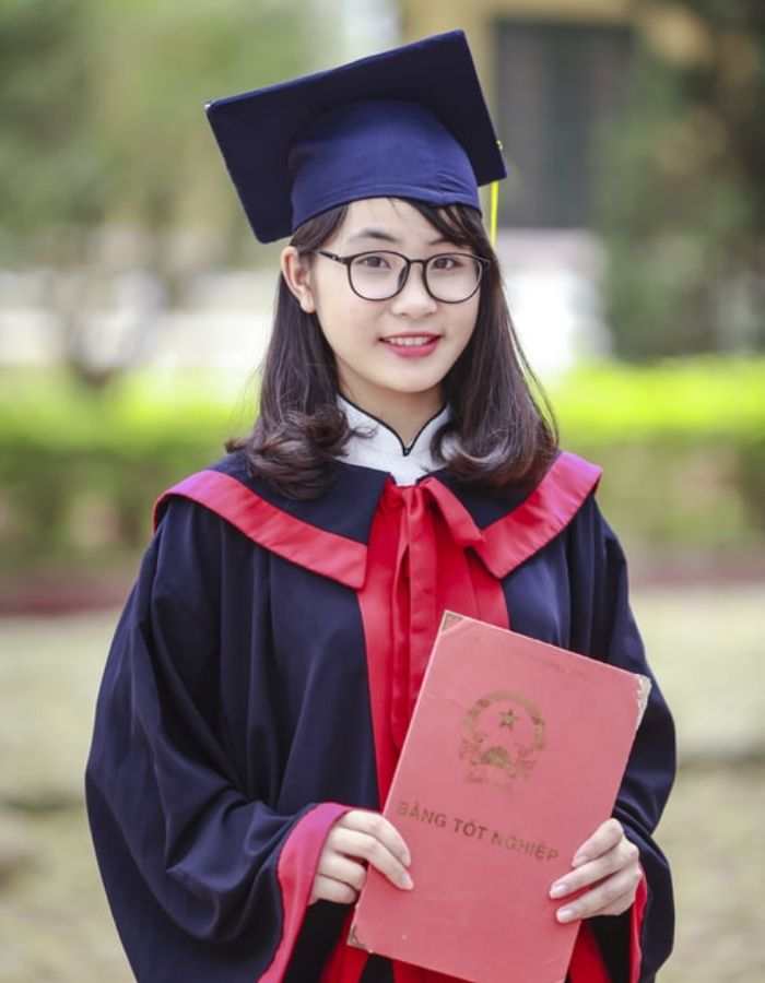 Hình ảnh áo cử nhân trường đại học Thương Mại