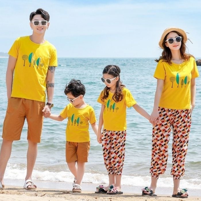 Mẫu áo đồng phục gia đình sử dụng nhiều màu sắc trẻ trung