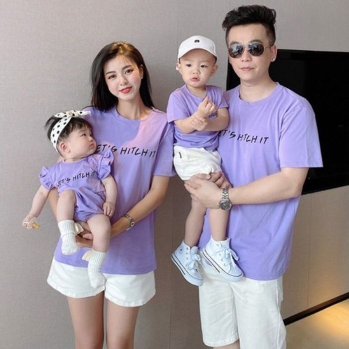 Trang phục quần áo màu tím kết hợp cùng quần short thiết kế trẻ trung, năng động
