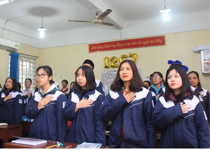 Mẫu trang phục trường THPT Thăng Long thiết kế với chất liệu cao cấp