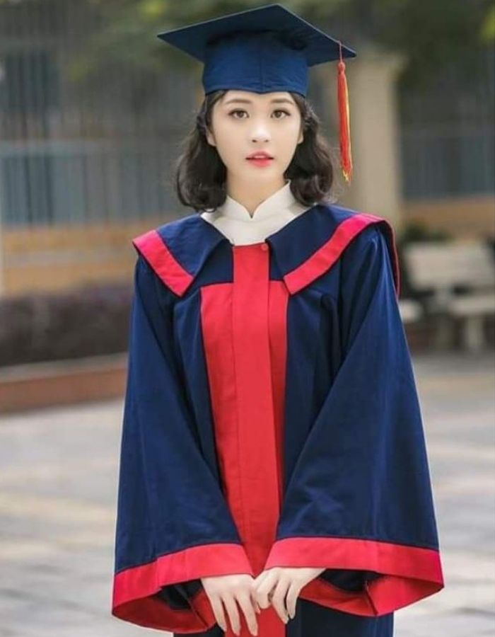 Nữ sinh xinh đẹp trong trang phục tốt nghiệp trường IGC