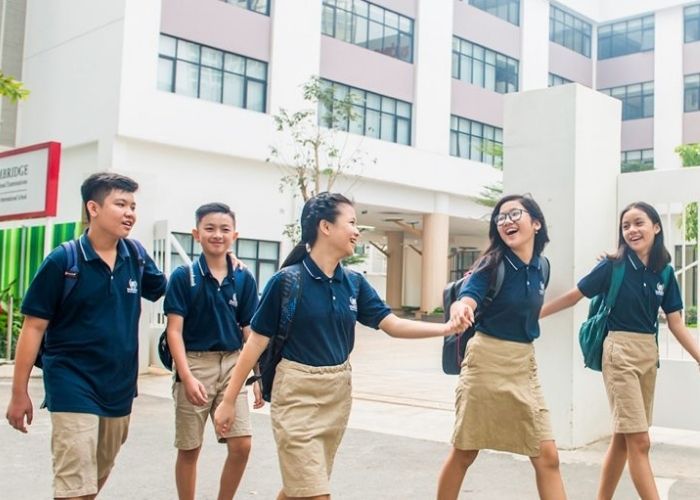 Kiểu váy chữ A sử dụng chất liệu co giãn tốt