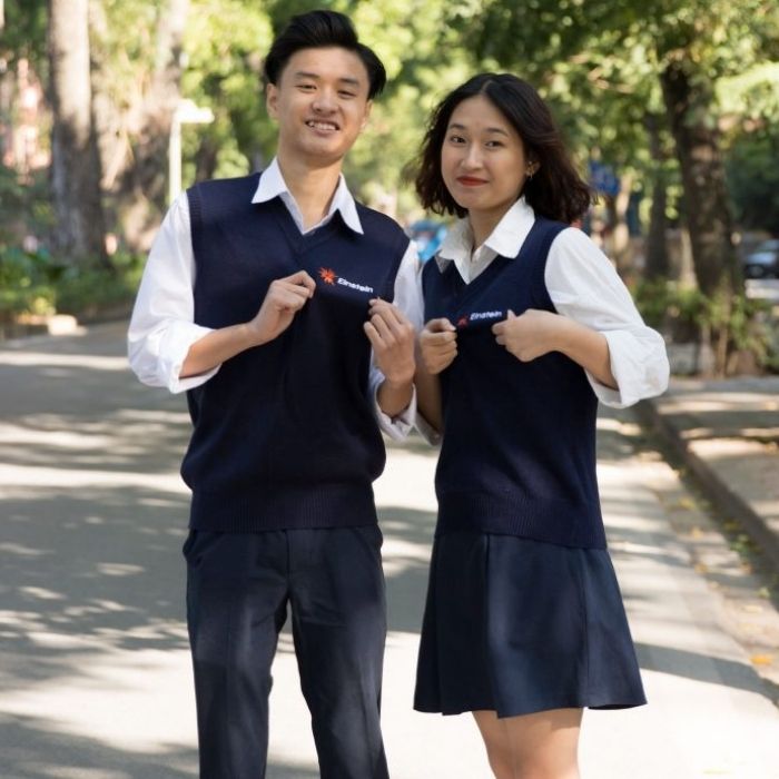 Mẫu váy ngắn có dáng xoè mang phong cách hiện đại