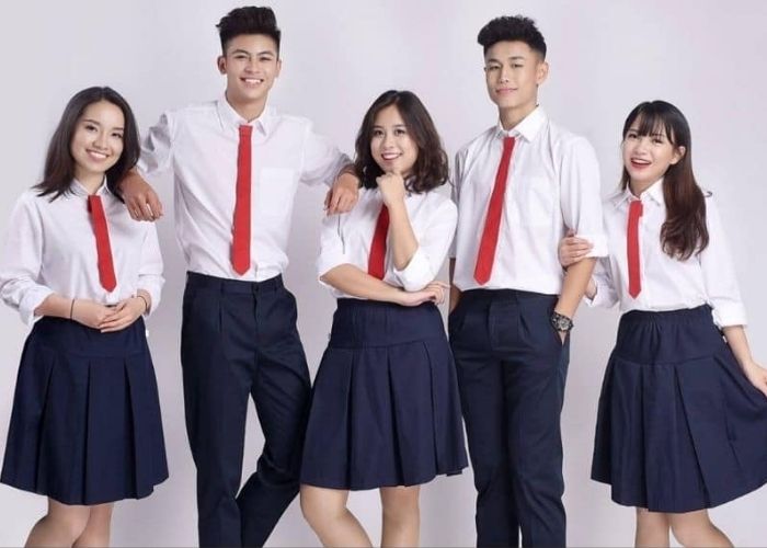 Kiểu váy đồng phục học sinh cấp 2 được thiết kế truyền thống có dáng dài