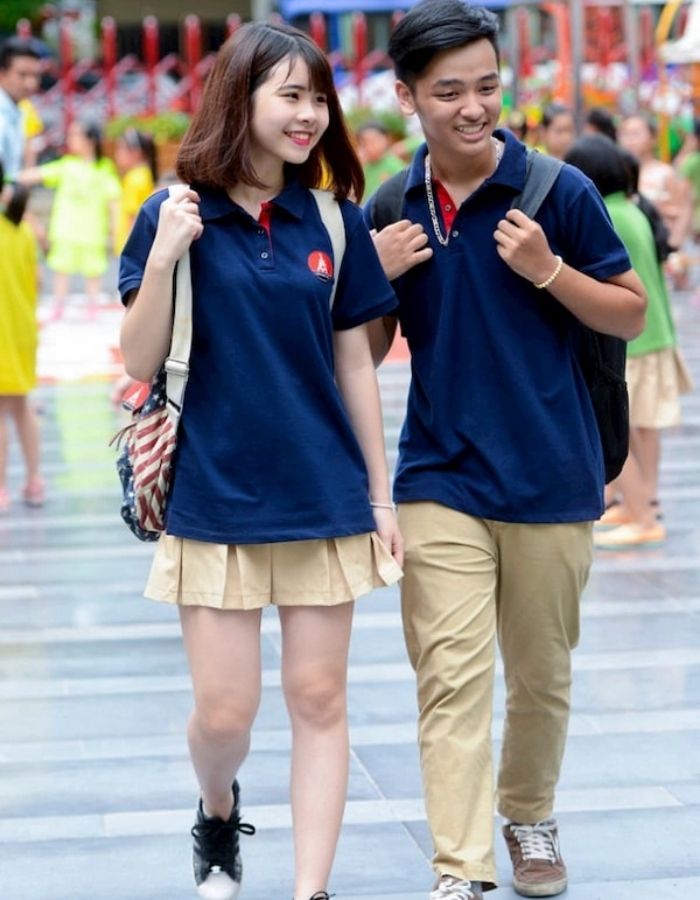 Mẫu váy ngắn xếp ly sáng màu của học sinh cấp 2