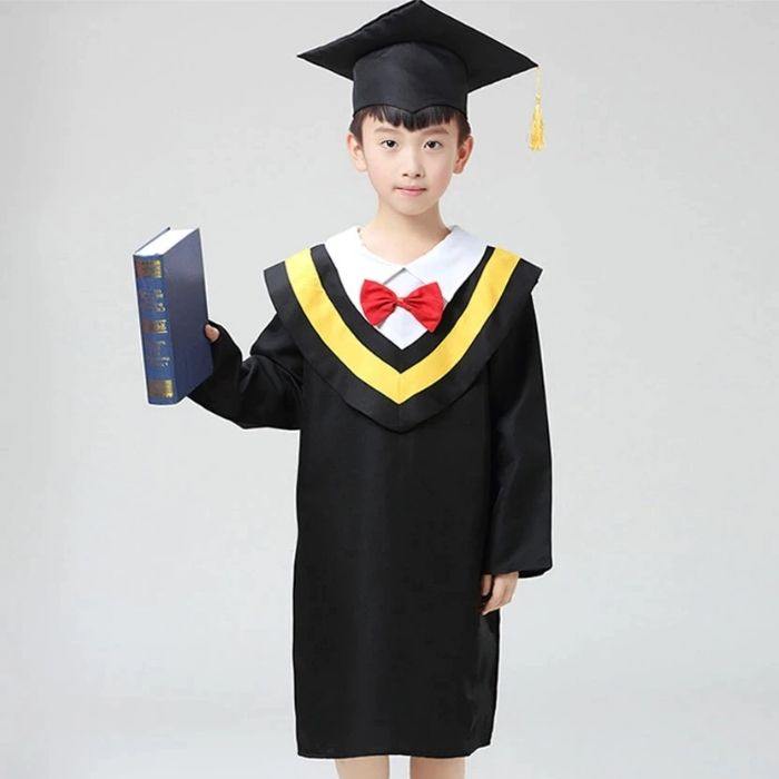Đồng phục tốt nghiệp giúp quảng bá thương hiệu trường