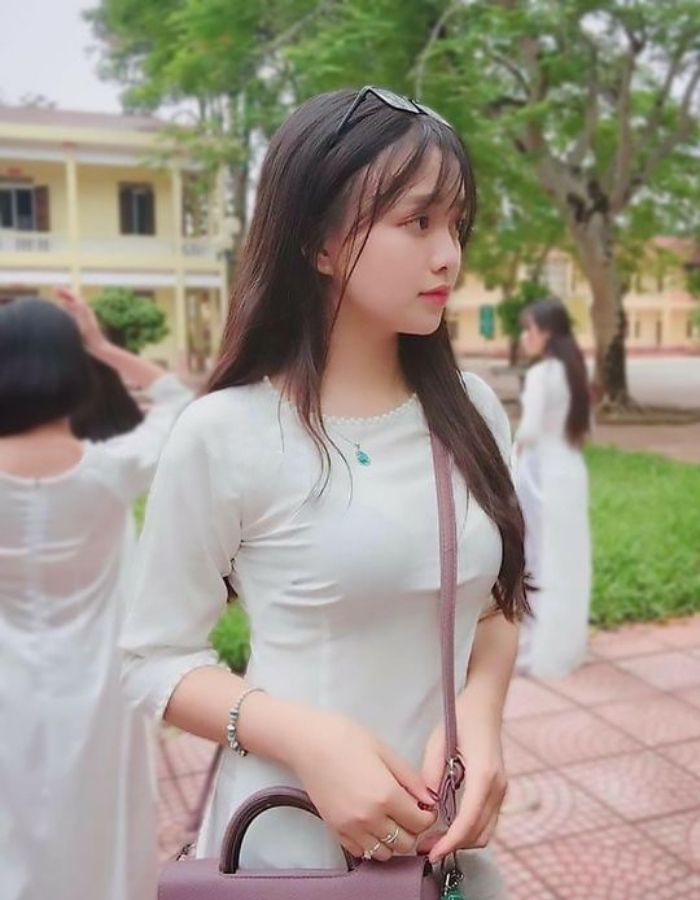 Kiểu cổ áo được biến tấu mang đến sự mới mẻ, trẻ trung