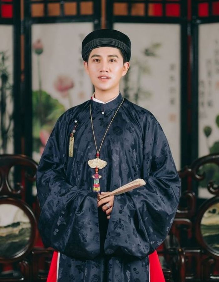 Mẫu áo thường được các bạn nam sinh sử dụng để chụp ảnh kỷ yếu