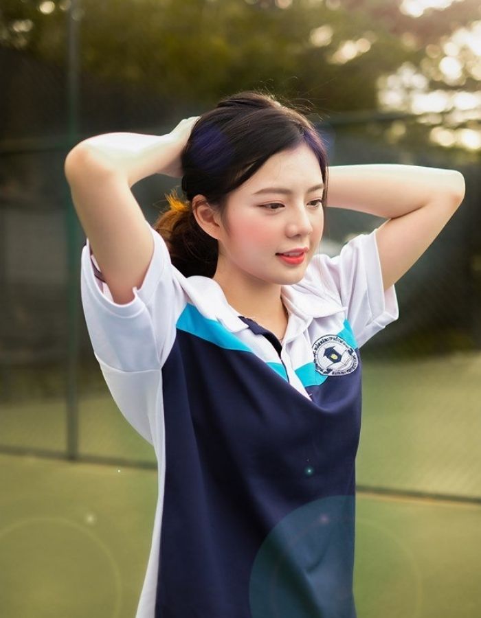 Chụp ảnh kỷ yếu mặc gì đẹp nhất - đồng phục thể dục trường