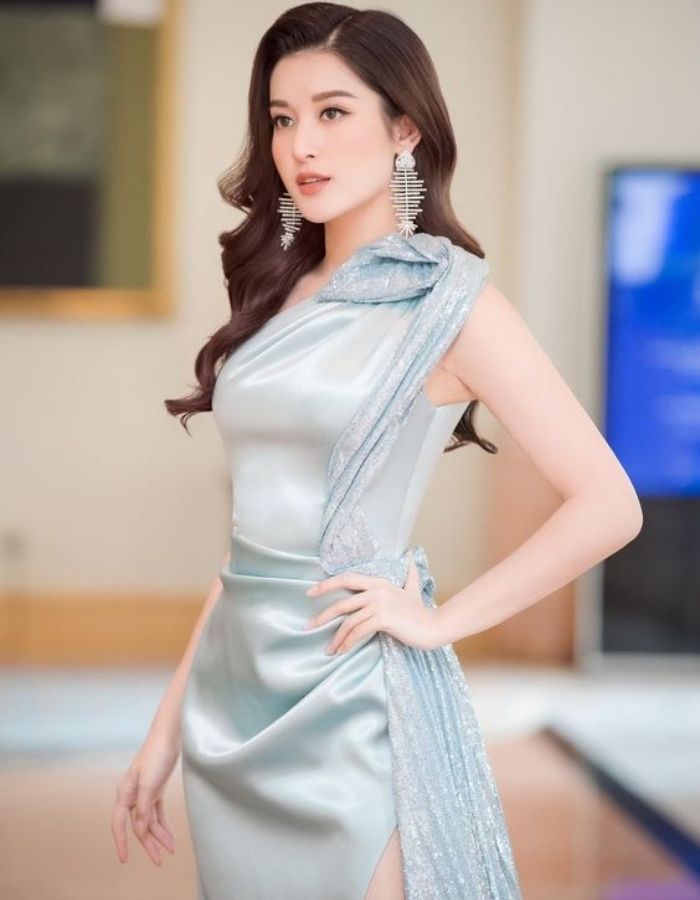 Mẫy váy dự tiệc với thiết kế ấn tượng, thanh lịch