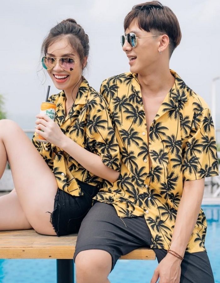 Chụp ảnh kỷ yếu cùng bạn, mặc áo hoạ tiết trong concept đi biển