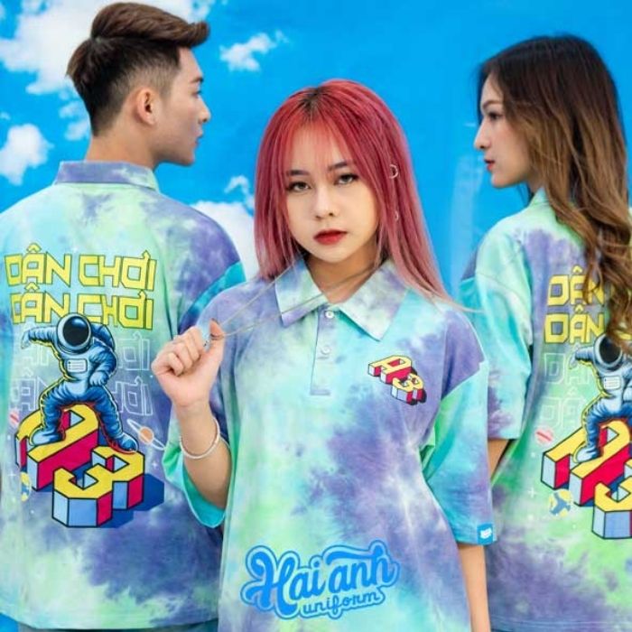 Mẫu áo lớp sử dụng nhiều tone màu kết hợp và hình in độc đáo