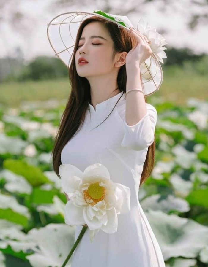 Kiểu tóc duỗi thẳng mang nét đẹp duyên dáng, dịu dàng
