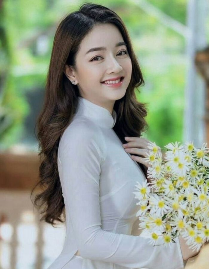 Mẫu tóc ngang lưng uốn đuôi phù hợp với lứa tuổi học sinh