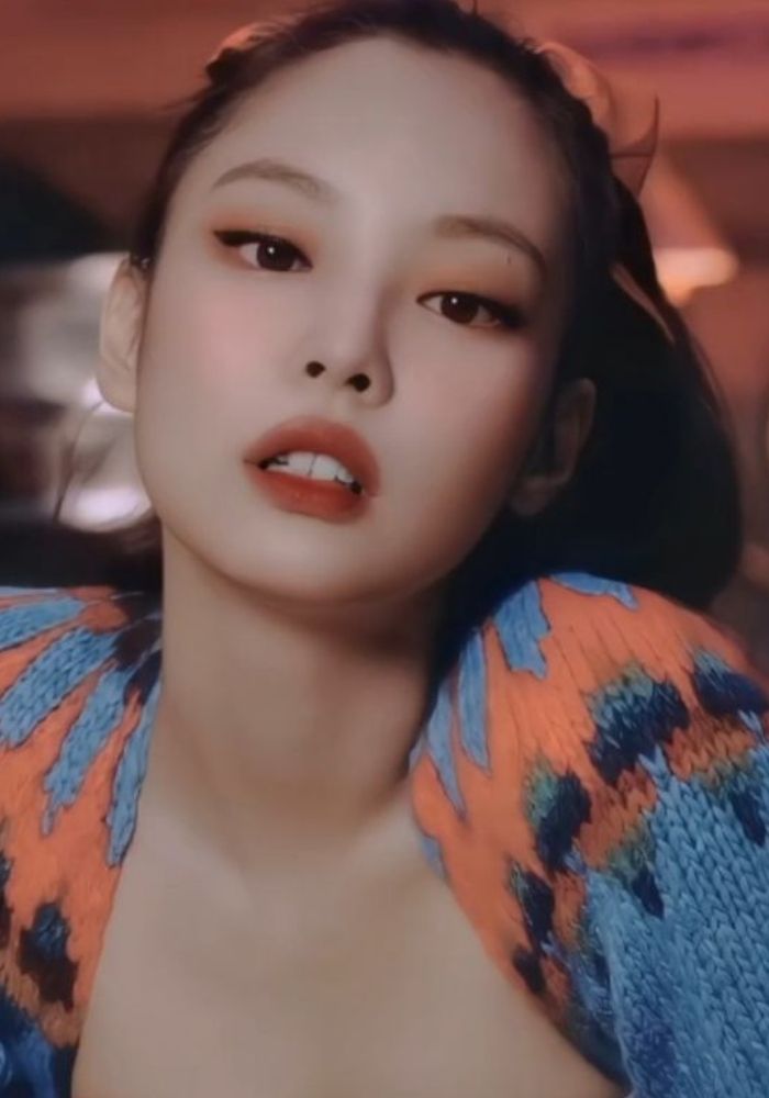 Make up chụp ảnh kỷ yếu với tone màu nâu tây sành điệu