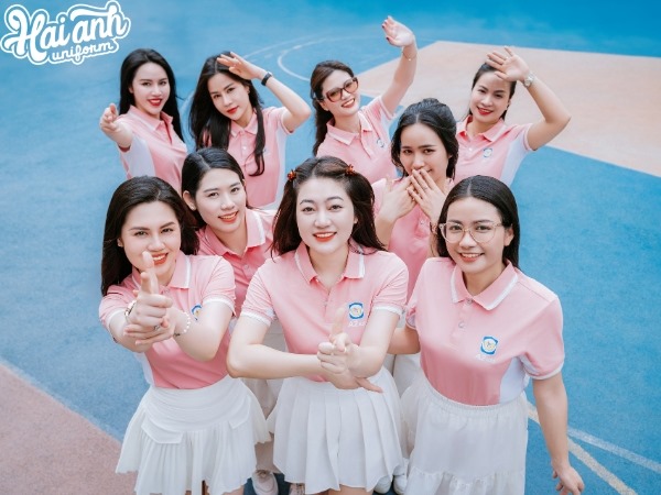 Áo họp lớp cổ bẻ màu hồng pastel nhẹ nhàng, trang nhã