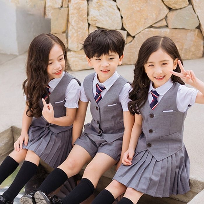 Kiểu váy xếp ly dành cho các bé gái tiểu học đang được ưa chuộng