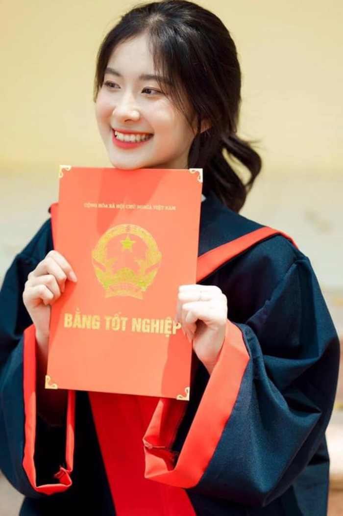 Trang phục tốt nghiệp may tại xưởng may Thùy Linh