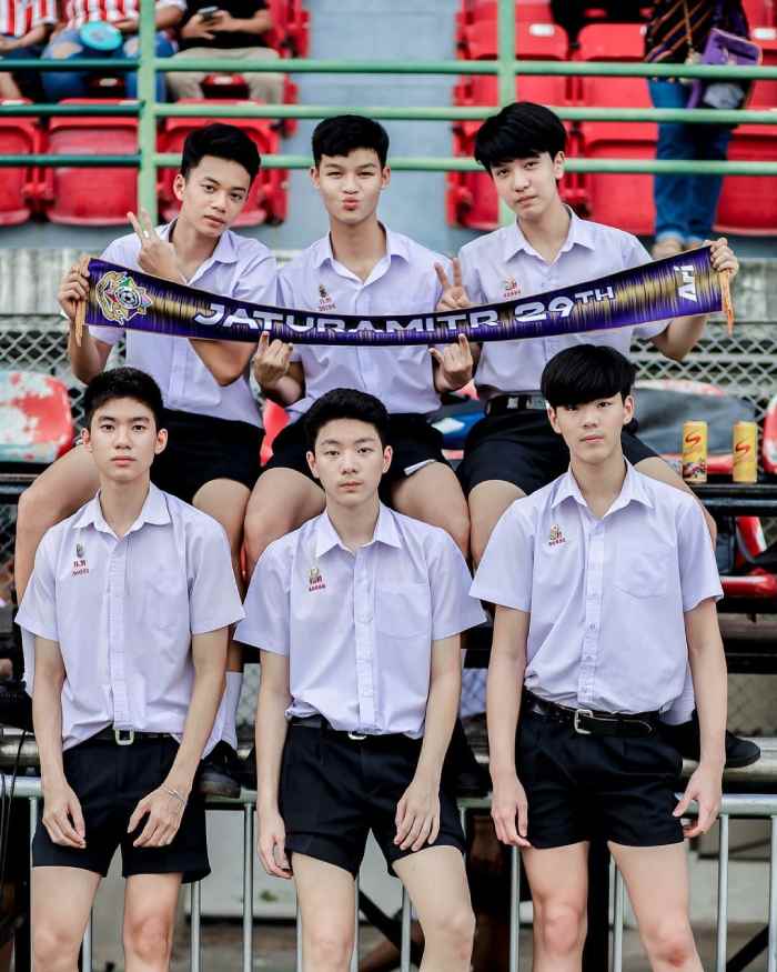 Mẫu trang phục nam sinh với thiết kế năng động