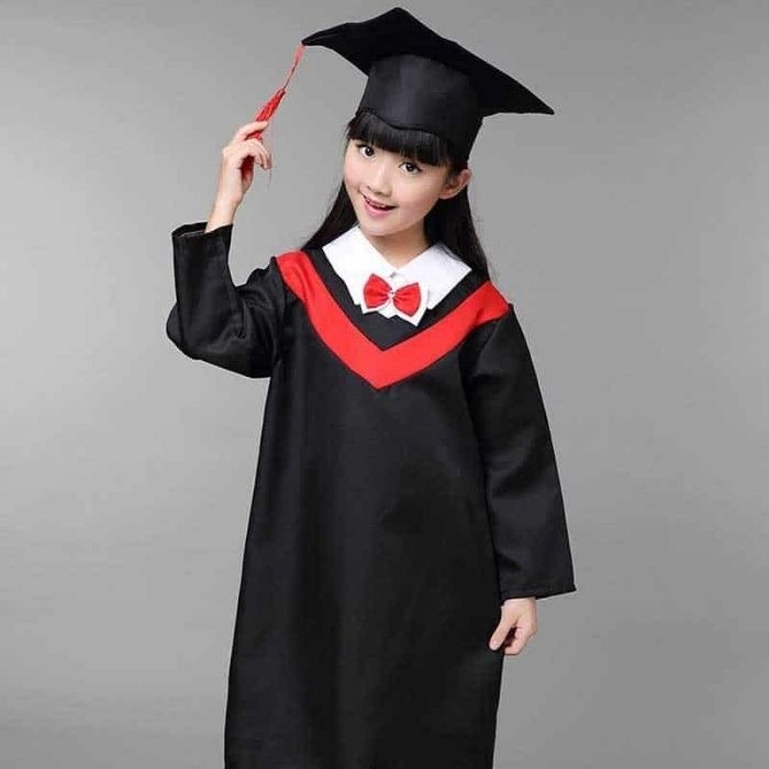 Bộ trang phục áo cử nhân mầm non với tone màu đen