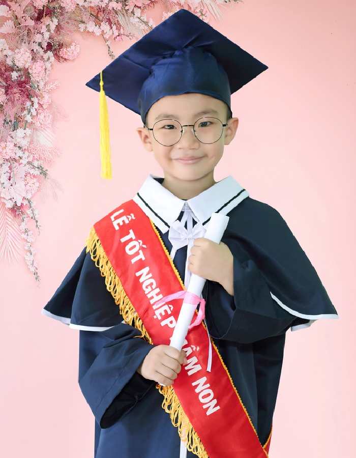 Nguồn gốc của bộ trang phục áo cử nhân mầm non