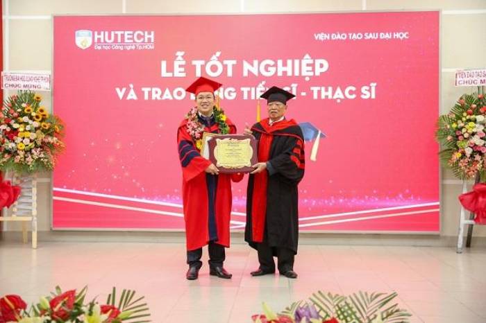 Mẫu áo tốt nghiệp tiến sĩ trường Hutech