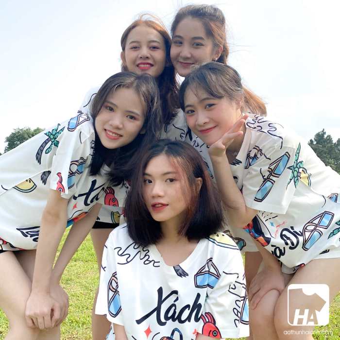 Đồng phục áo nhóm với kiểu dáng và họa tiết tối giản