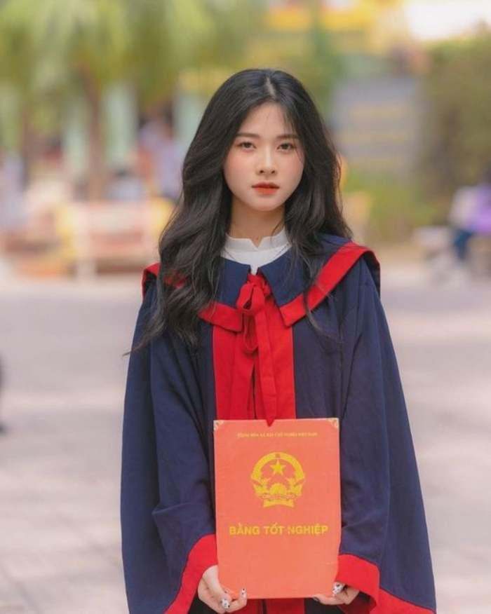 Bộ quần áo cử nhân của học sinh cấp 2