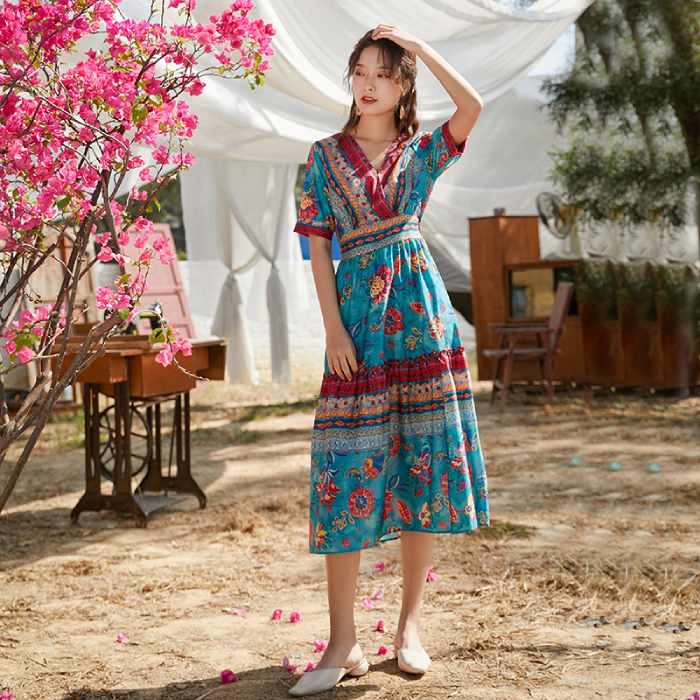 Mẫu đầm hoạ tiết thiết kế độc đáo, hoạ tiết độc đáo