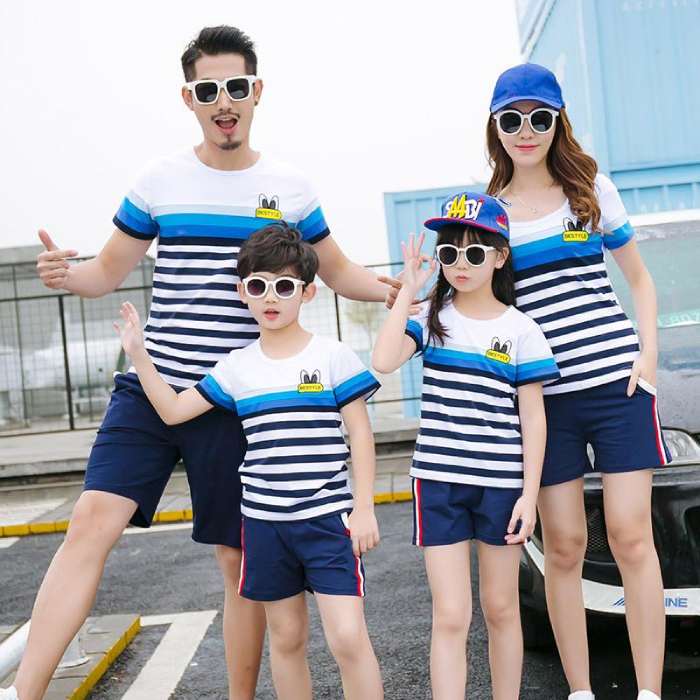 Mẫu áo cổ tròn tay ngắn kẻ sọc đơn giản