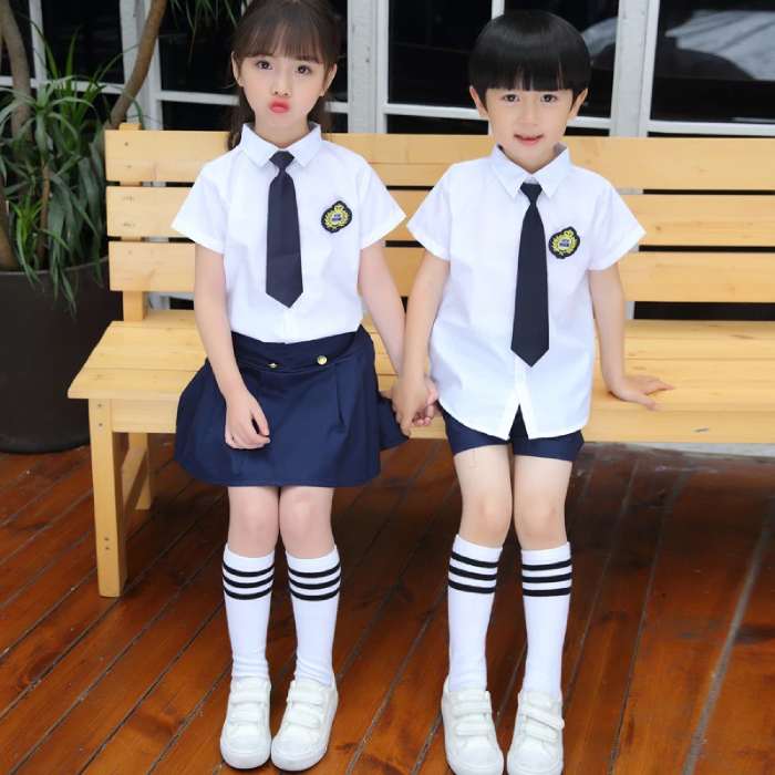 Đồng phục áo sơ mi trắng kết hợp cùng caravat