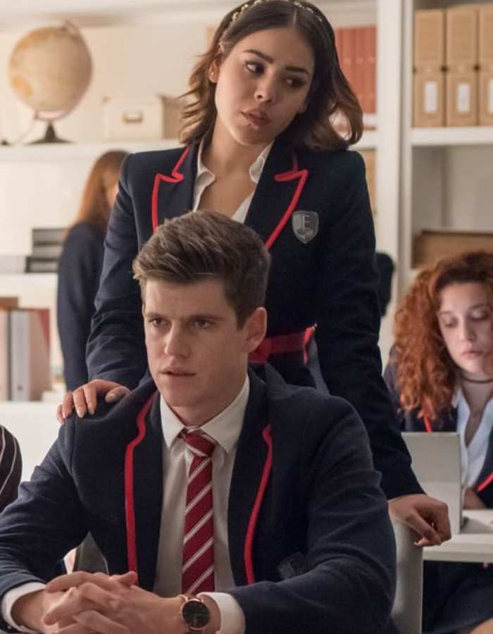 Mẫu áo blazer được nhiều học sinh yêu thích