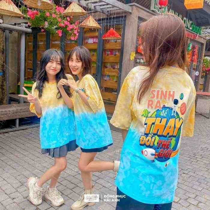 Mẫu áo lớp màu vàng xanh với thiết kế năng động