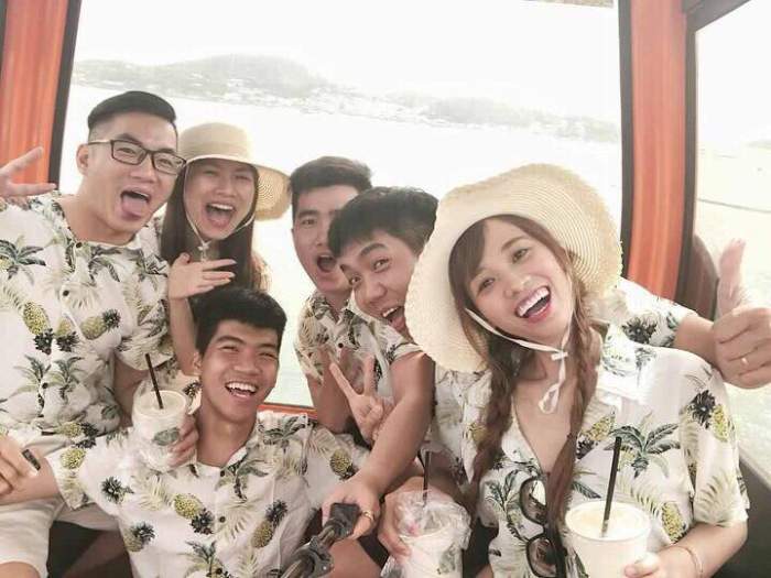 Hình in trái cây nổi bật trên nền áo đồng phục lớp