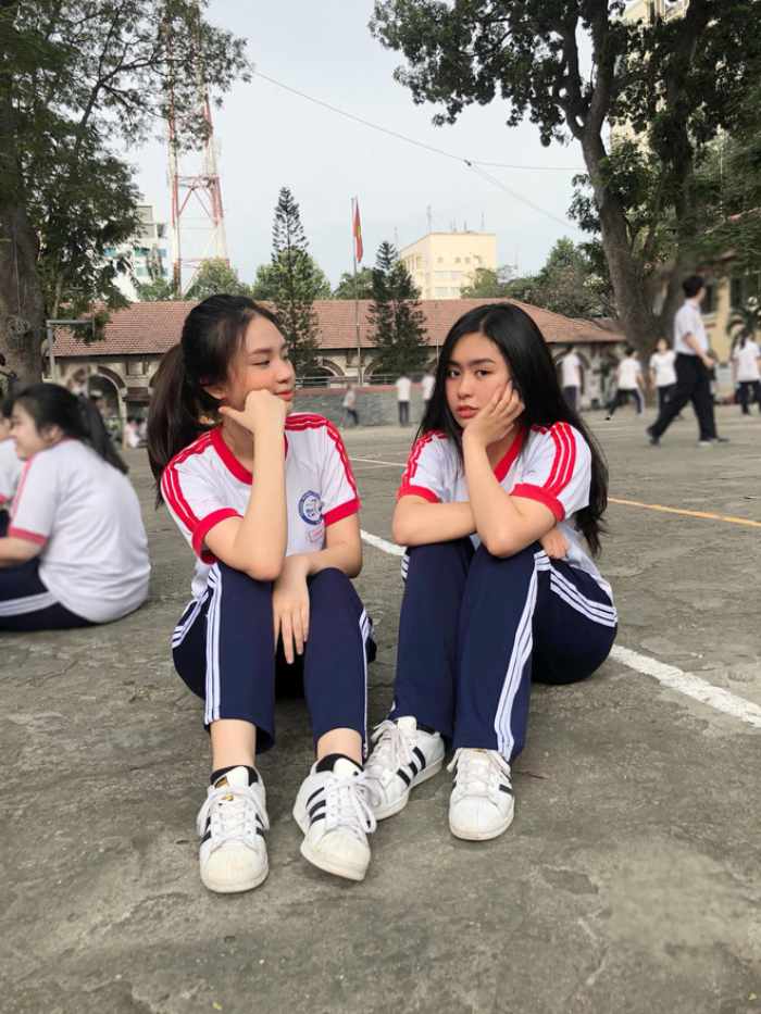 Bộ quần áo thể dục của học sinh trường Nguyễn Bỉnh Khiêm