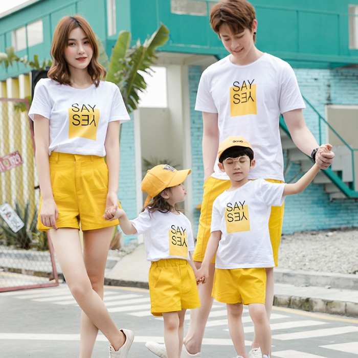 Mẫu áo với thiết kế đơn giản với màu vàng ấn tượng