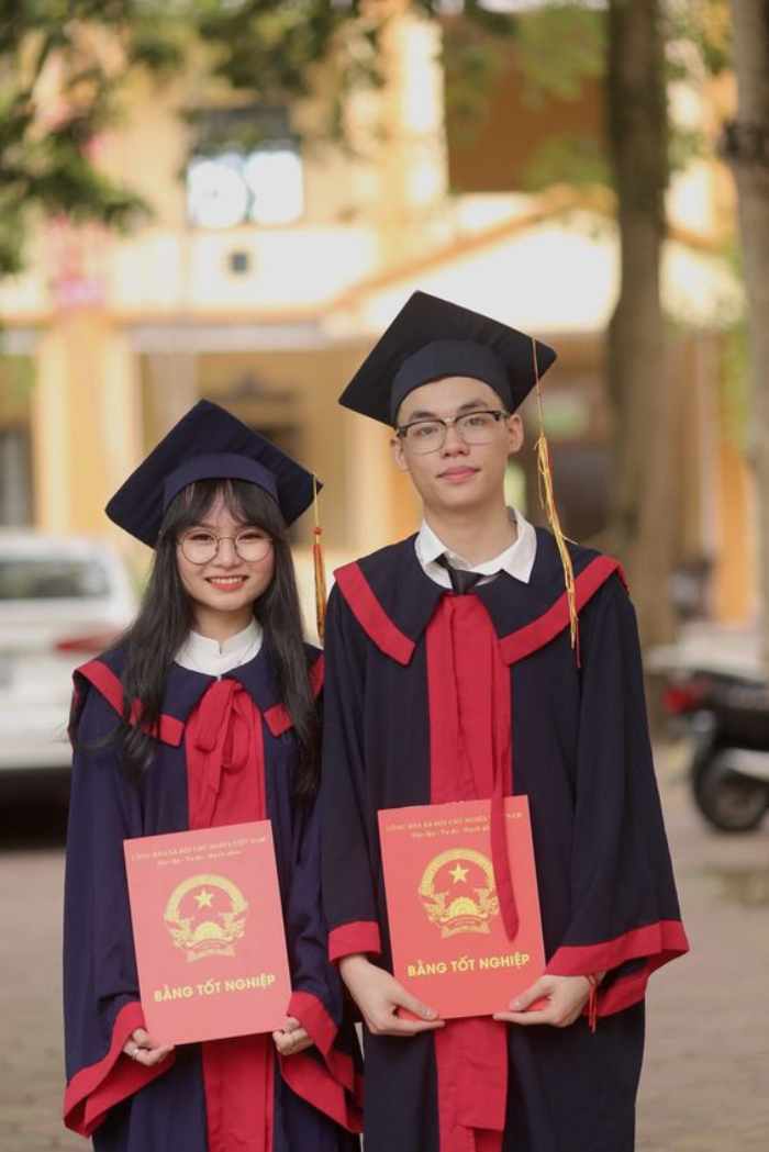 Nhạc cụ Phong Vân với đa dạng kiểu dáng thiết kế áo cử nhân