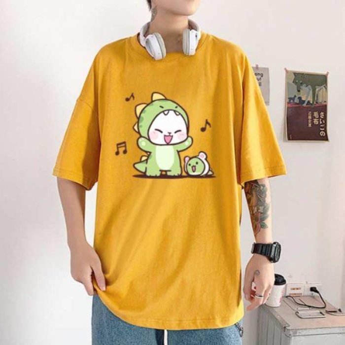 Chú khủng long đáng yêu nổi bật trên nền áo vàng