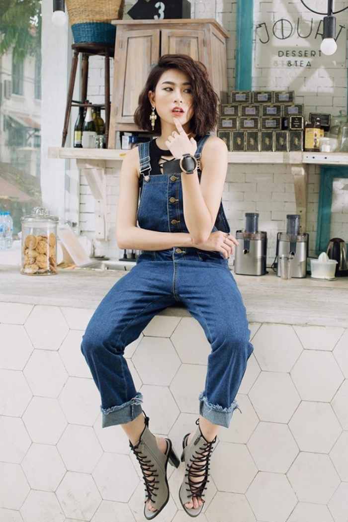 Bộ outfit local brand ấn tượng giữa áo yếm và quần jeans