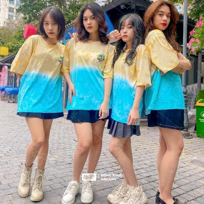 Mix áo lớp cùng chân váy ngắn